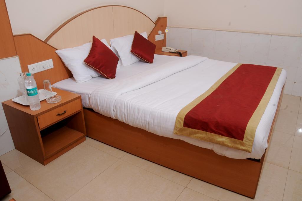 Oyo 9633 Hotel Srinidhi Residency Bangalore Exterior foto