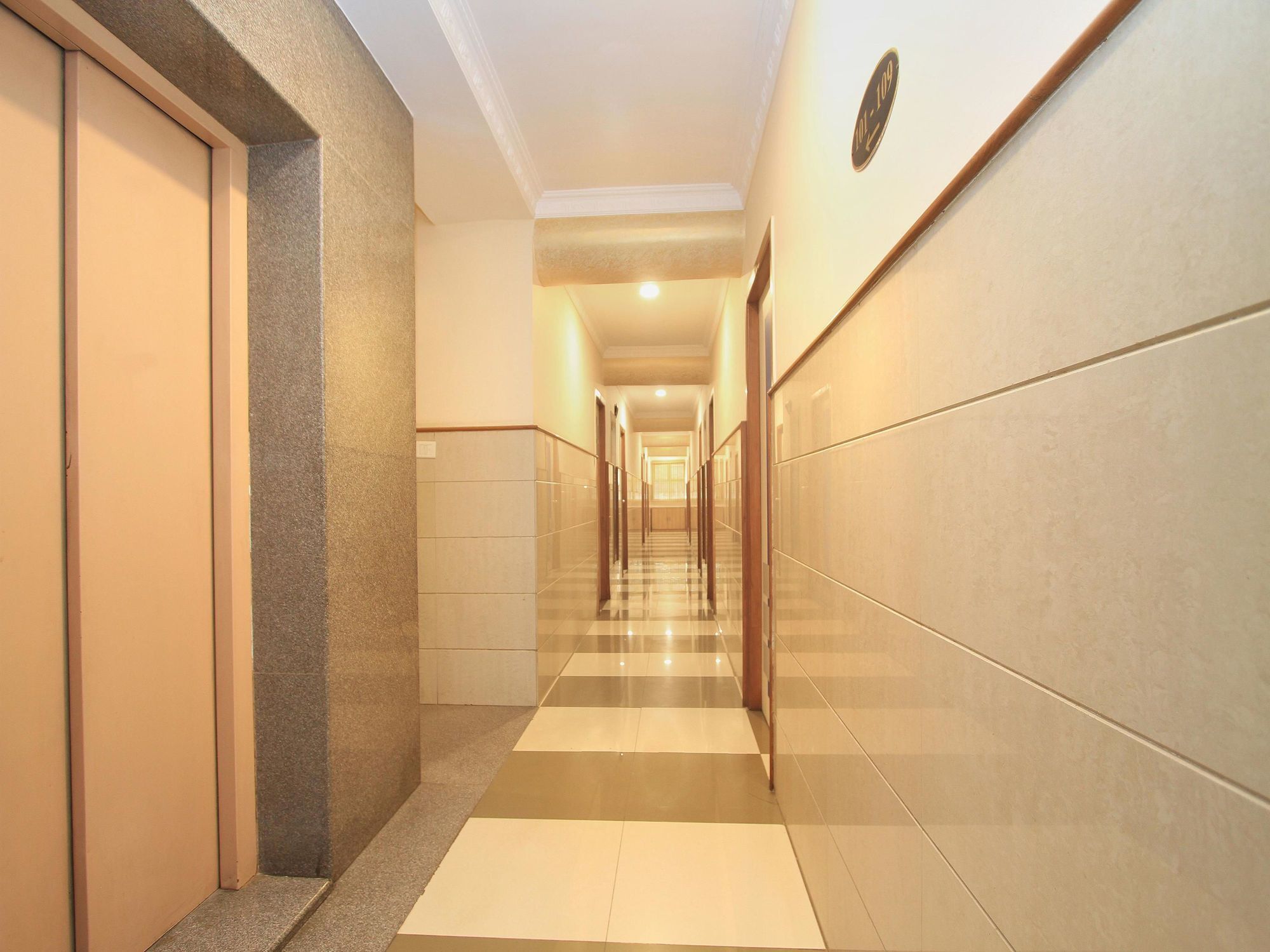 Oyo 9633 Hotel Srinidhi Residency Bangalore Exterior foto